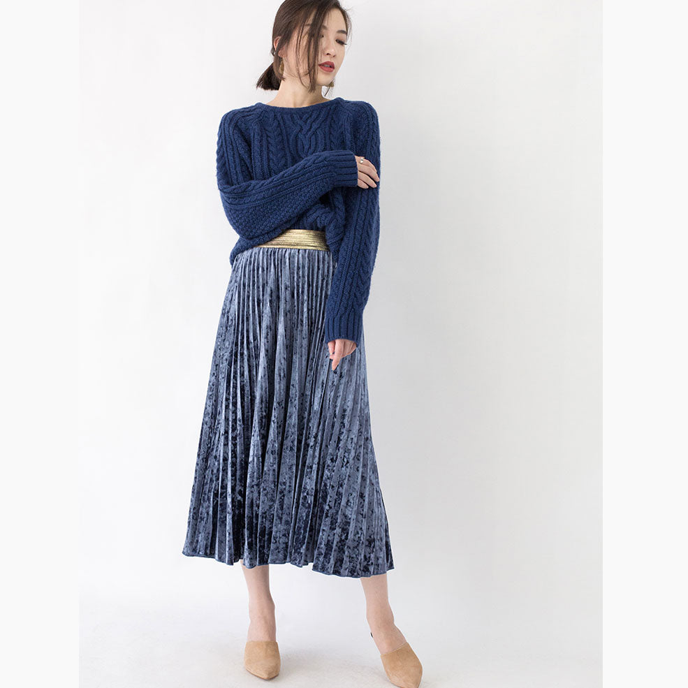 stylischer blauer Winterpullover in Übergröße Pullover mit seitlich offenem Rundhalsausschnitt Winteroberteile mit feinem Zopfmuster