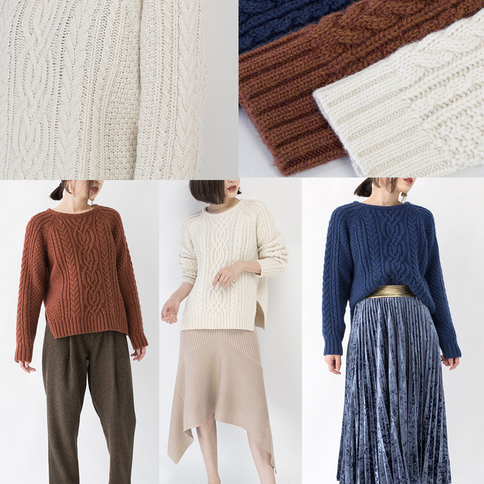 stylischer blauer Winterpullover in Übergröße Pullover mit seitlich offenem Rundhalsausschnitt Winteroberteile mit feinem Zopfmuster