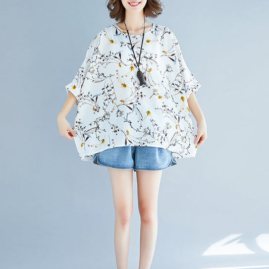 Sommer-T-Shirt aus weißer Seide mit Print in Übergröße mit Krawatte und kurzen Ärmeln