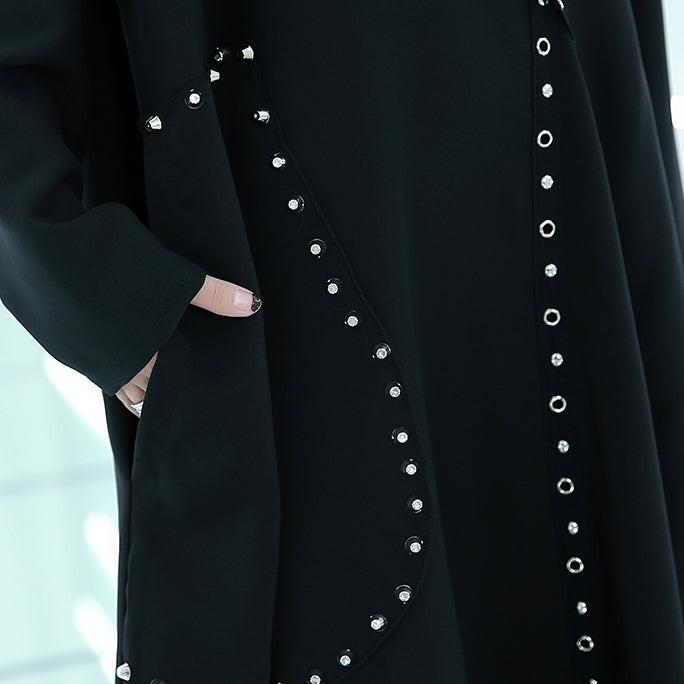 feines schwarzes Midi-Kleid übergroßes Reisekleid mit asymmetrischem Design und O-Ausschnitt im Herbst