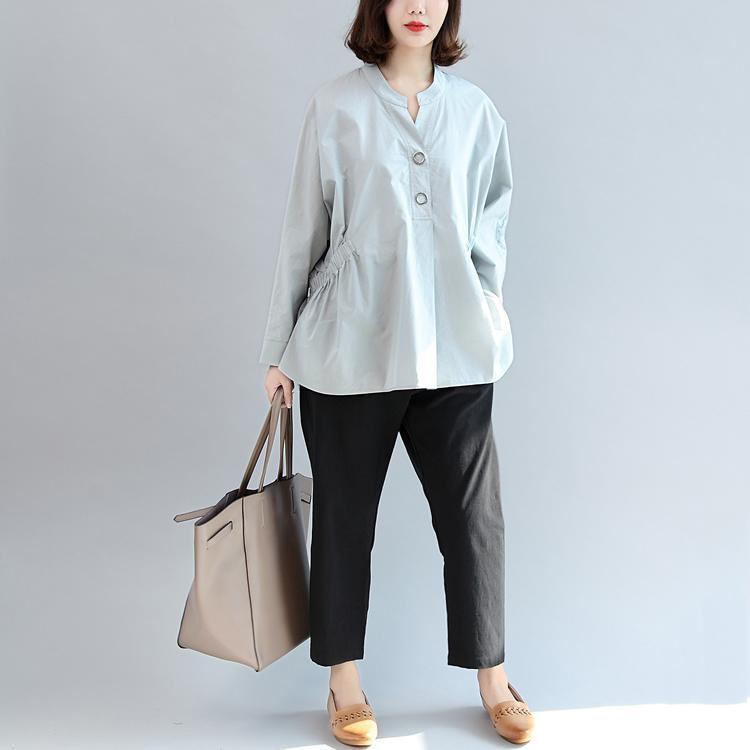 warme Herbstoutfits graue Baumwolloberteile mit Stickereien lockere Freizeithemden