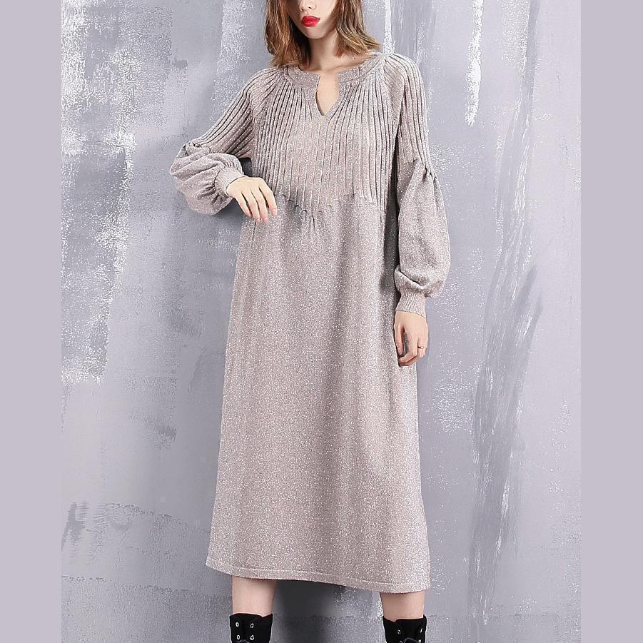 warmes khakifarbenes Pulloverkleid, übergroßes Winterkleid mit V-Ausschnitt, neue weite, taillierte Winterkleider