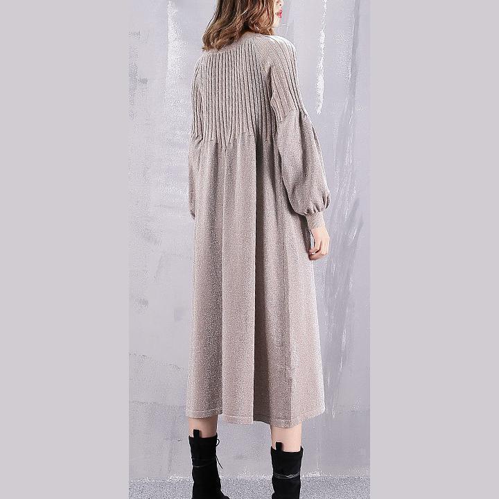 warmes khakifarbenes Pulloverkleid, übergroßes Winterkleid mit V-Ausschnitt, neue weite, taillierte Winterkleider