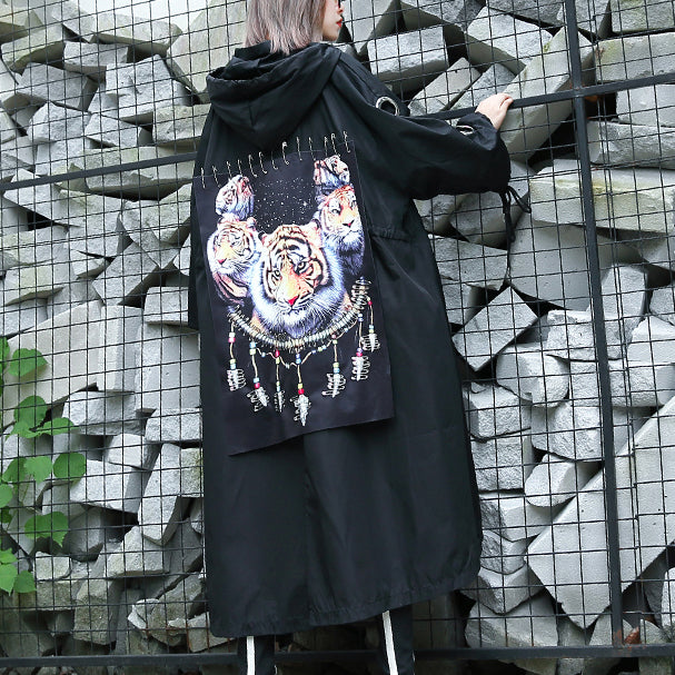 Schwarzer Mantel für Damen in Übergröße mit asymmetrischem Trenchcoat mit Kapuze und Bindegürtel