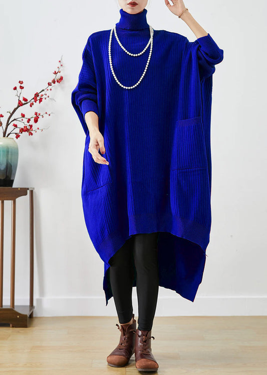 Blaues Oversize-Strickpulloverkleid mit Rollkragen und asymmetrischen Fledermausärmeln