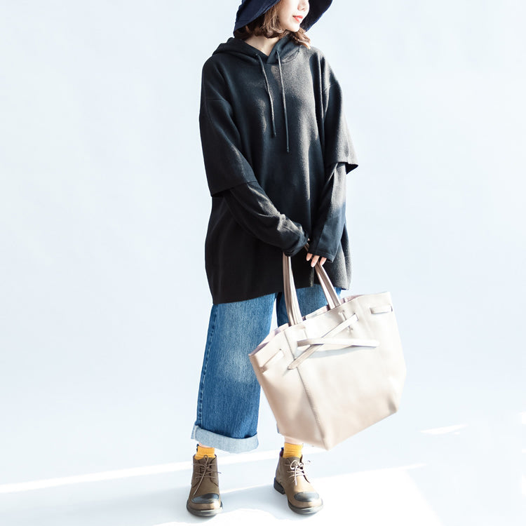 2024 Herbst schwarzer Wollmischmantel mit Aufdruck in Übergröße, Kapuze, mehrlagige Ärmel, mittellange Oberbekleidung