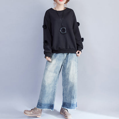 2024 Winter schwarzer Wollpullover mit Fuzzy-Ball-Dekor in Übergröße mit O-Ausschnitt, modische Strickoberteile