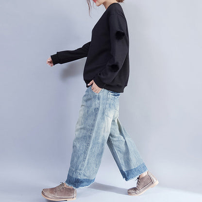 2024 Winter schwarzer Wollpullover mit Fuzzy-Ball-Dekor in Übergröße mit O-Ausschnitt, modische Strickoberteile