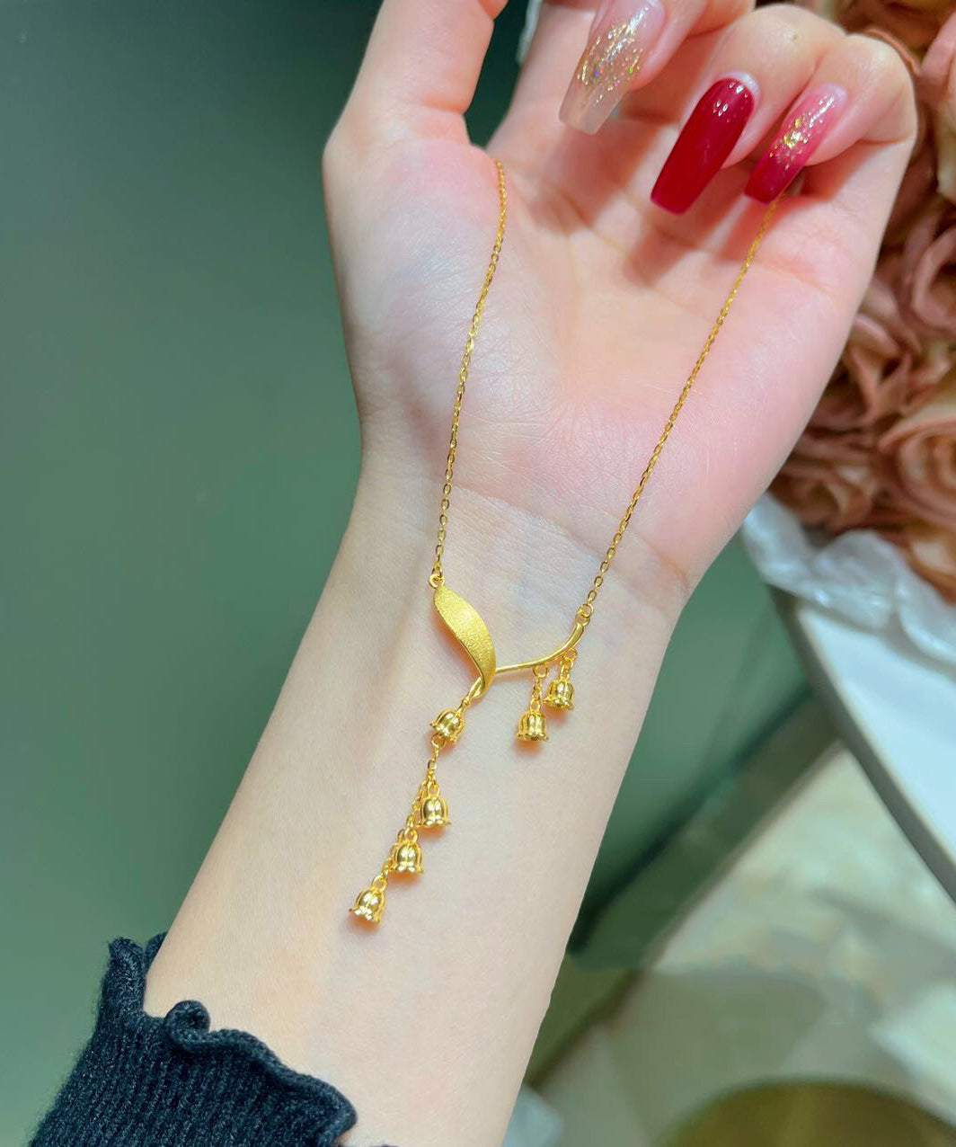 Collar con colgante de borla de lirio de los valles en plata de ley dorada 2024