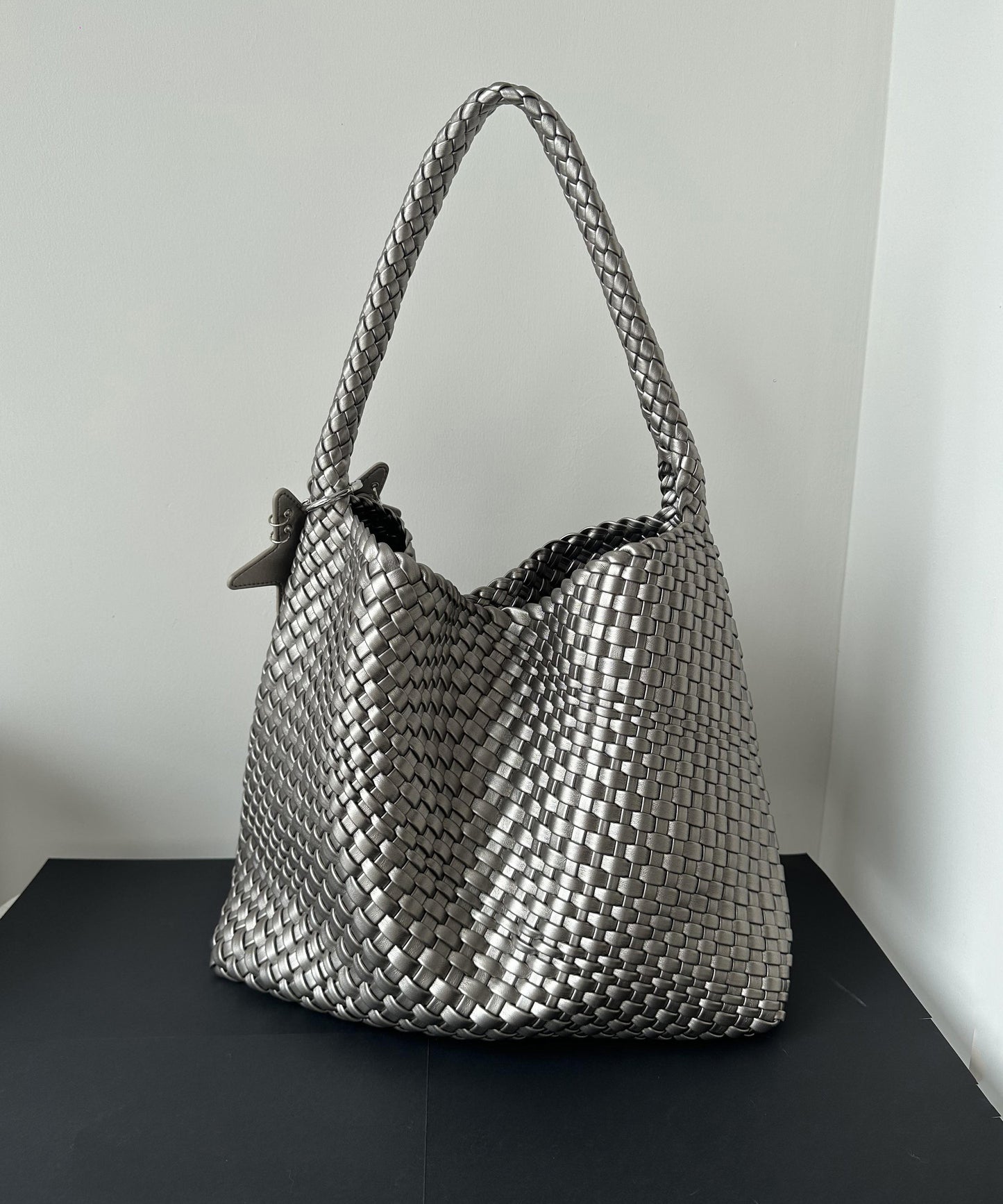 2025 Neue Champagnerfarbene Kunstleder-Beuteltasche mit großem Fassungsvermögen