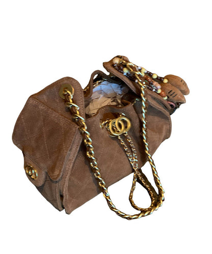 Bolso de hombro con cadena de ante y rejilla de color café (2025)