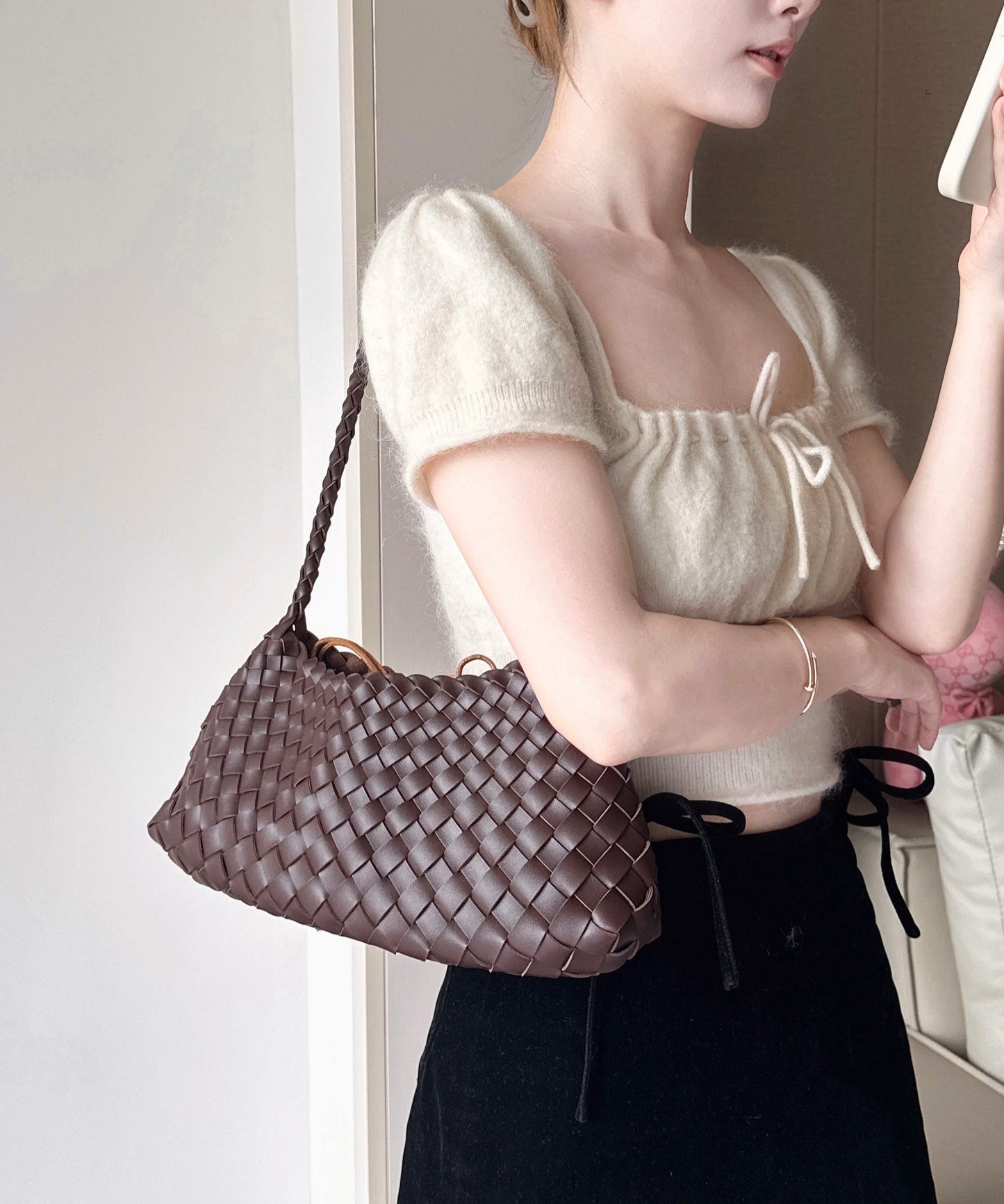 Neue, robuste Schultertasche aus grünem Kunstleder (Modelljahr 2025)