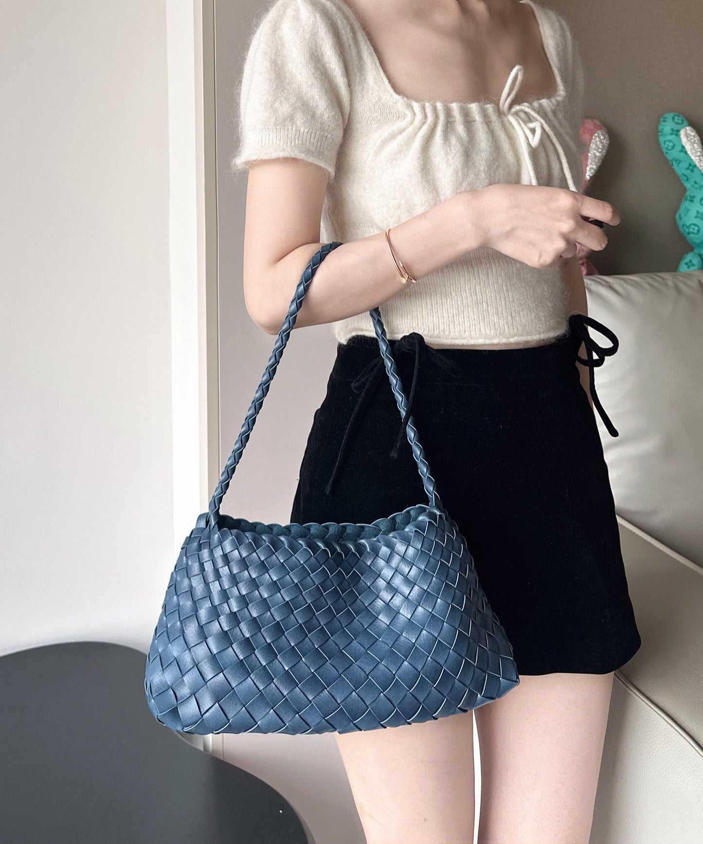 Neue, robuste Schultertasche aus grünem Kunstleder (Modelljahr 2025)