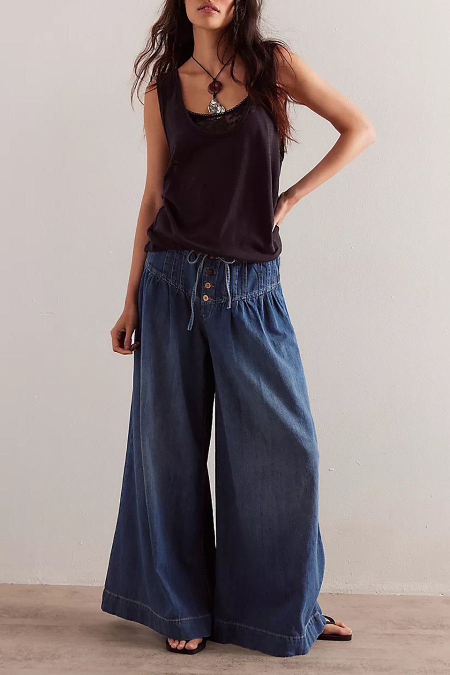 Loose Fit Wide-Leg Jeans