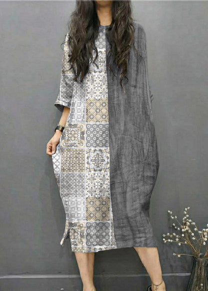 Schönes grünes Leinenkleid mit O-Ausschnitt, faltigen Seitenöffnungen und Fledermausärmeln
