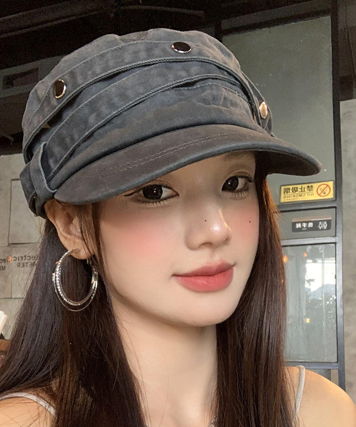 Sombrero informal versátil de mezclilla con remaches gris oscuro estilo americano