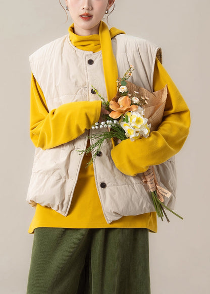 Aprikosenfarbene, geknöpfte, baumwollgefüllte Weste und gelbes T-Shirt, zweiteiliges Set mit Rundhalsausschnitt