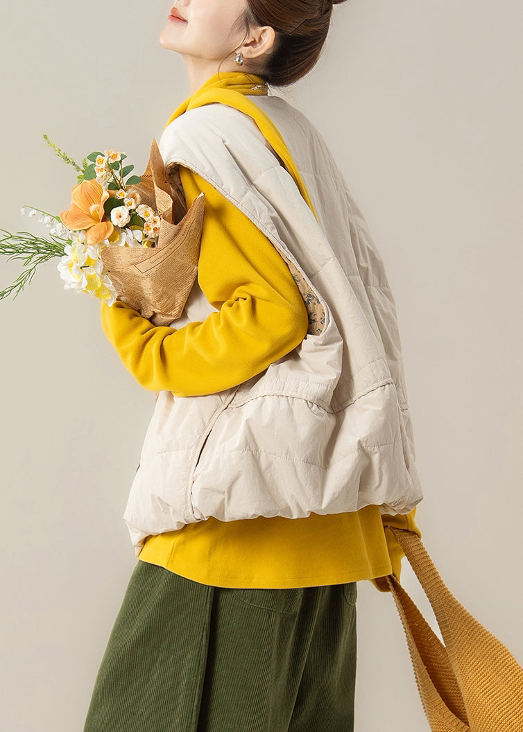 Aprikosenfarbene, geknöpfte, baumwollgefüllte Weste und gelbes T-Shirt, zweiteiliges Set mit Rundhalsausschnitt