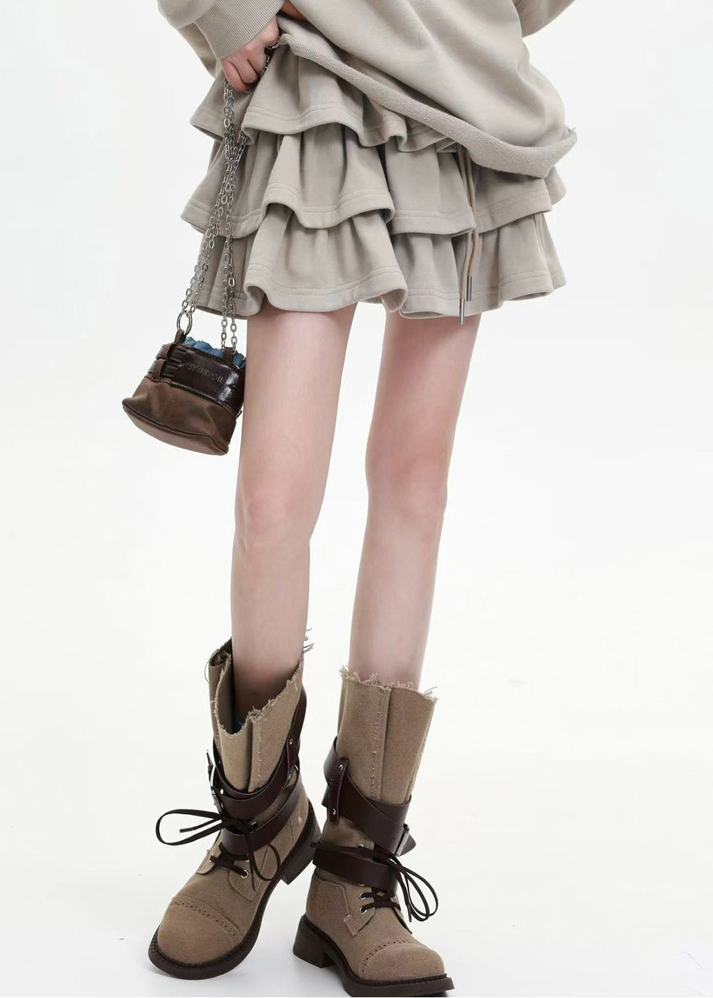 Aprikosenfarbenes, lockeres Baumwoll-Zweiteiler-Set mit Lagenrock und Rüschen für den Frühling