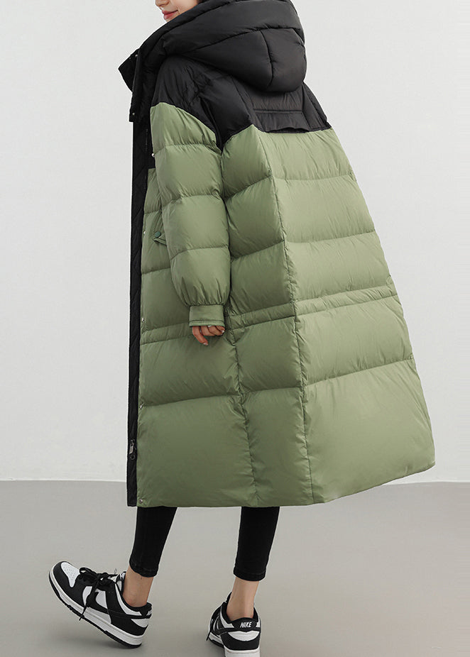 Armeegrüner Patchwork-Daunenmantel mit Kapuze für den Winter