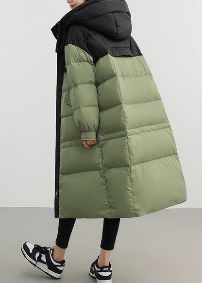 Armeegrüner Patchwork-Daunenmantel mit Kapuze für den Winter