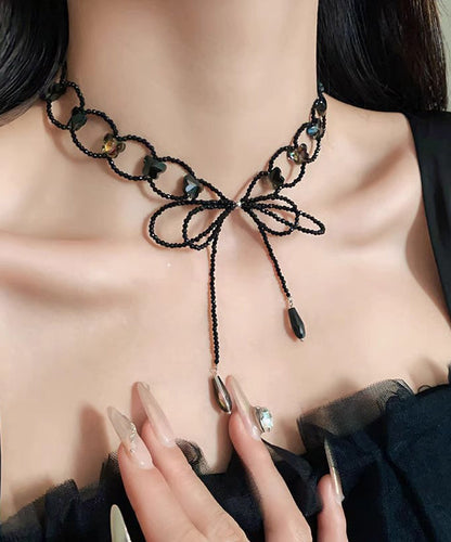 Schwarze, kunstvoll geflochtene Schleifenhalskette mit ausgehöhlter Lariat-Form