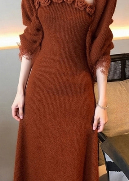 Zweiteiliges Set aus ziegelrotem Baumwollstrick-Cardigan mit Blumenmuster und langem Kleid für den Frühling