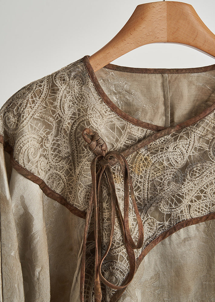 Tops orientales de encaje con patchwork y estampado marrón artístico para primavera