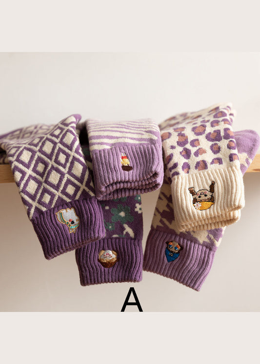 Wadenlange Socken aus Baumwolle mit Kunststickereien