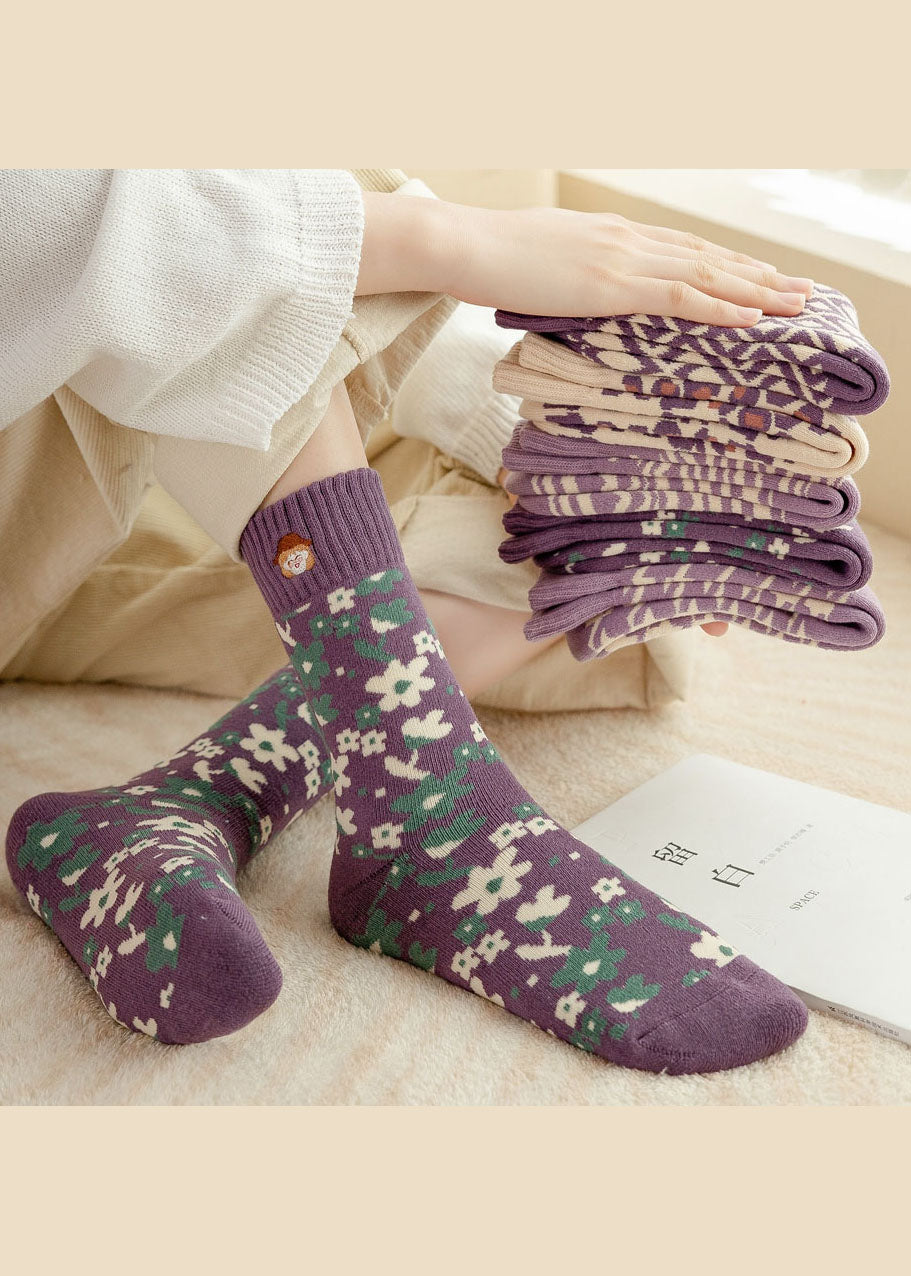 Wadenlange Socken aus Baumwolle mit Kunststickereien