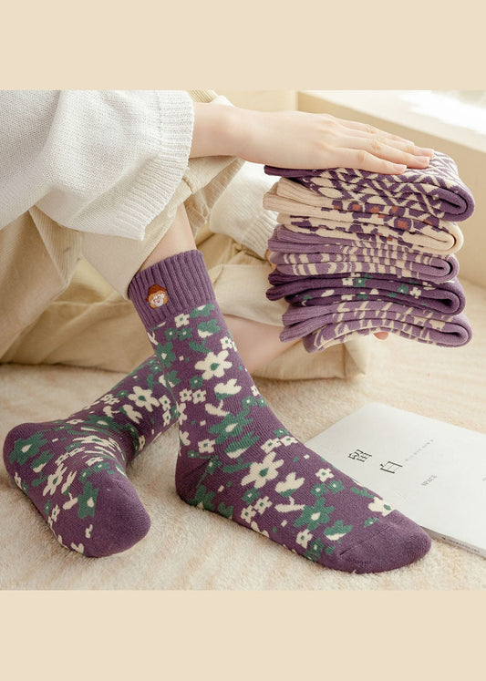 Wadenlange Socken aus Baumwolle mit Kunststickereien