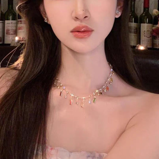 Collar con colgante de borla de circonita de aleación de oro artístico