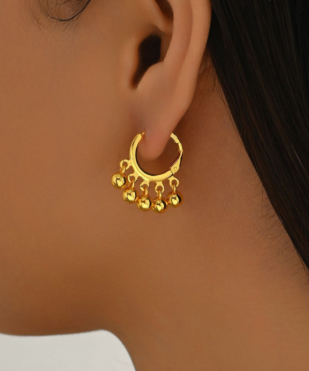 Pendientes de aro con borlas y bolas doradas de cobre
