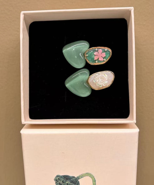 Kunstgrünes Set aus zwei Haarnadeln mit Perlen und Blumenmuster aus Legierung „Love“.