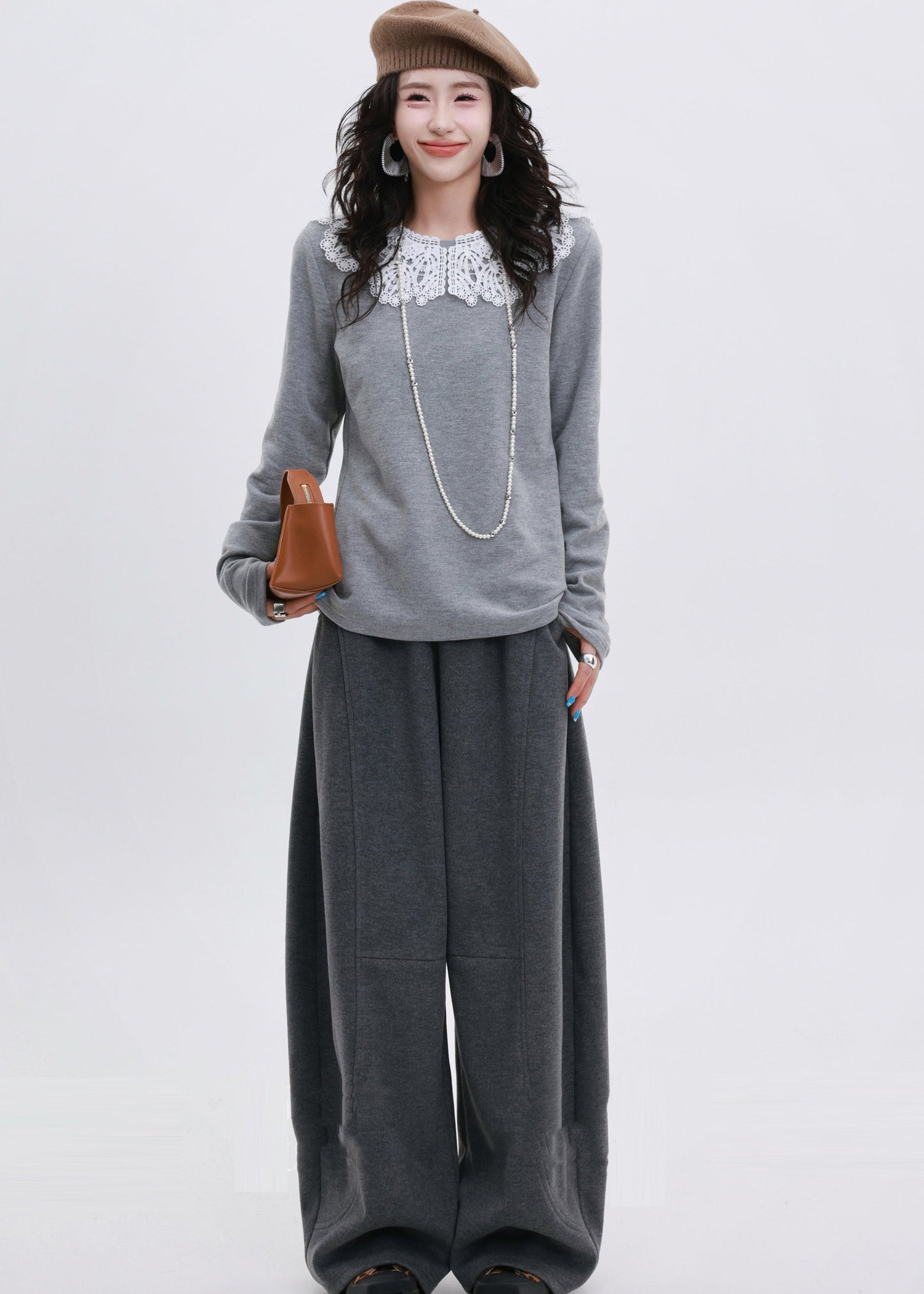 Camisa de algodón con cuello redondo y patchwork de encaje en gris Art Primavera