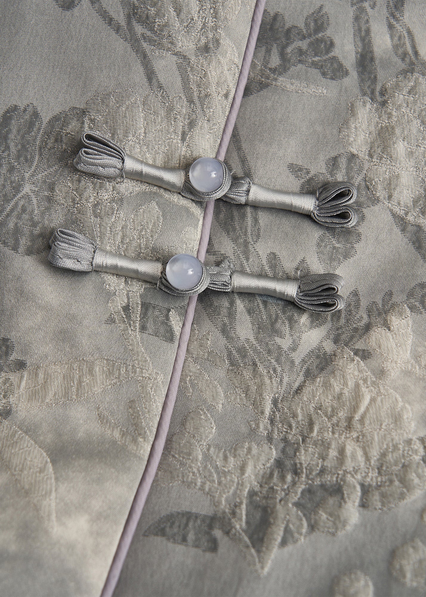 Chalecos gruesos de plumas con estampado de patchwork en gris artístico para invierno