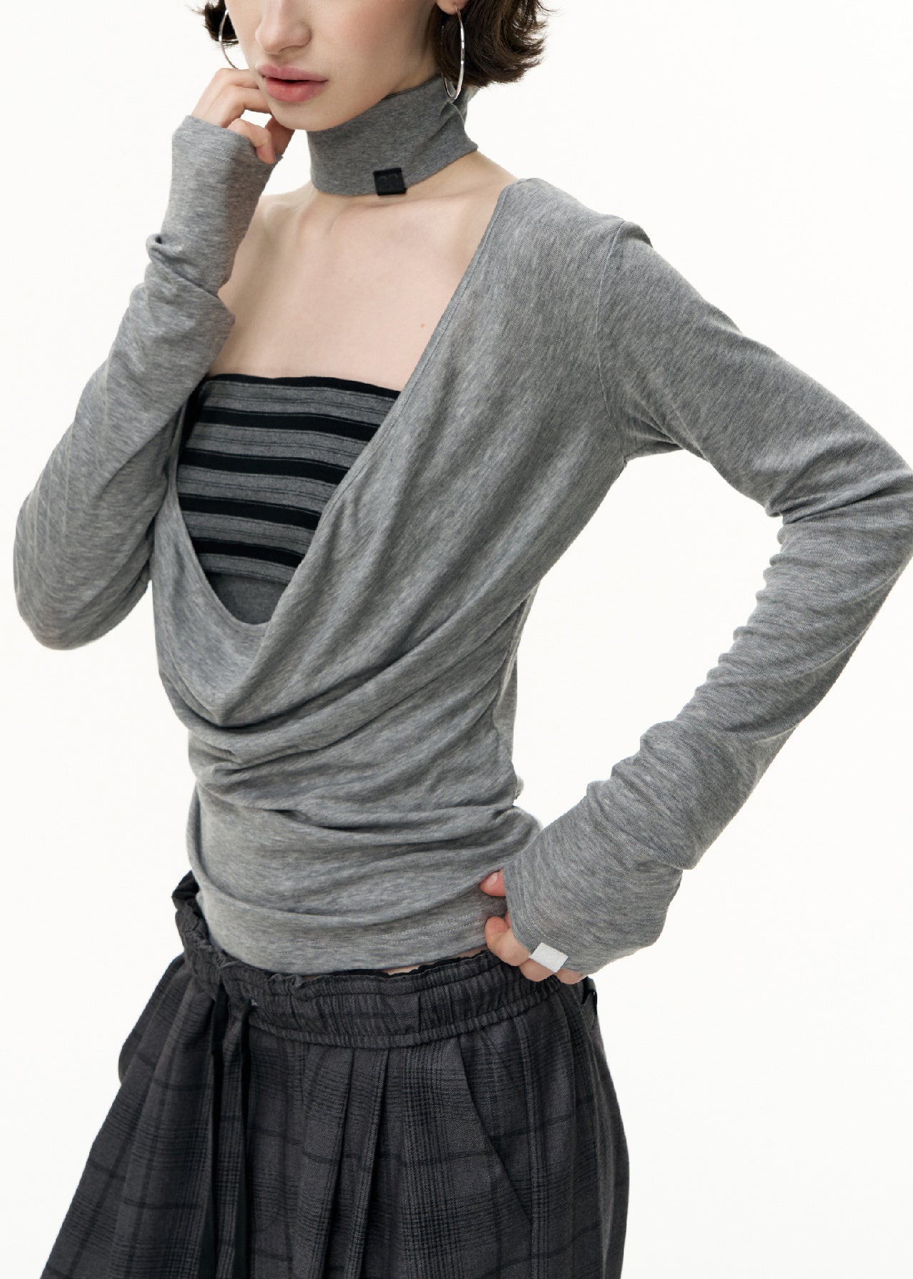 Zweiteiliges Set aus grauem, gestreiftem Tanktop und T-Shirt aus Baumwolle für den Frühling