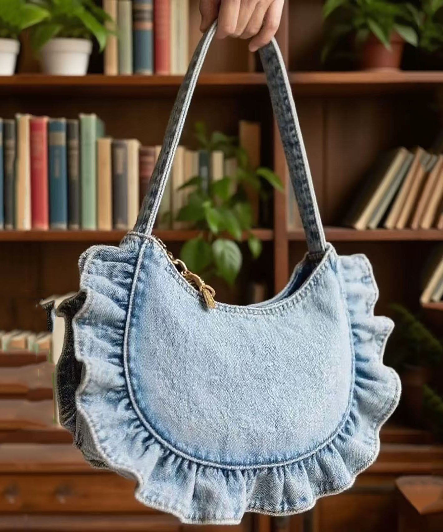 Bolsos de mano para mujer de tela vaquera con volantes en azul claro