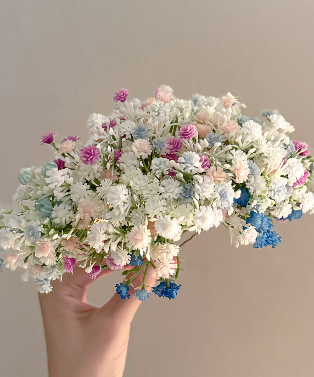 Kunstvolle, mehrfarbige Haarnadel aus Acryllegierung mit floralem Schleierkraut-Motiv in U-Form