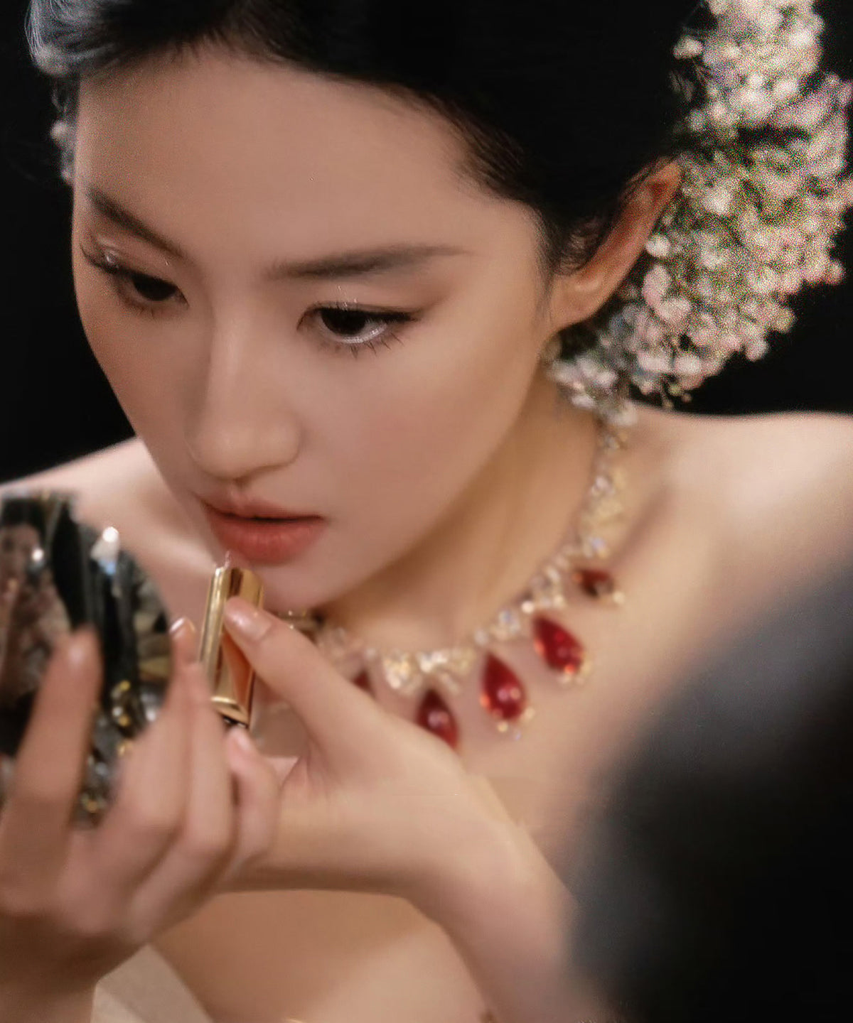 Kunstvolle, mehrfarbige Haarnadel aus Acryllegierung mit floralem Schleierkraut-Motiv in U-Form