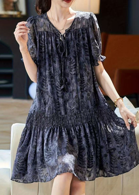 Sommerkleid aus Chiffon mit marineblauem Print