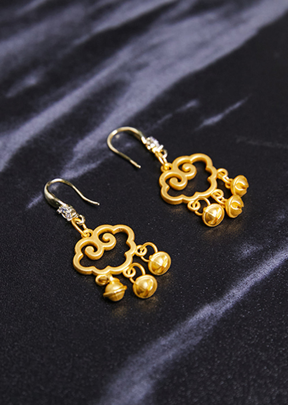 Art Kleine Glocke Glücksbringer Wolken 14K Gold Perle Tropfen Ohrringe