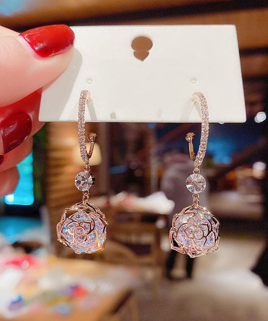 Pendientes colgantes de rosa hueca con circonitas doradas en plata de ley