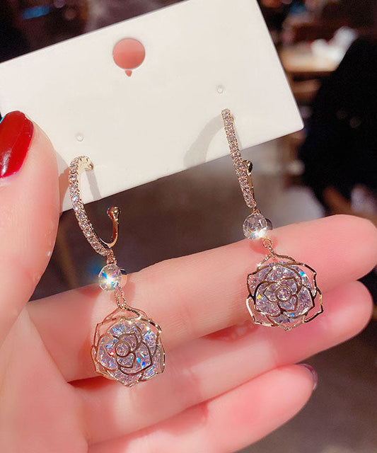 Pendientes colgantes de rosa hueca con circonitas doradas en plata de ley