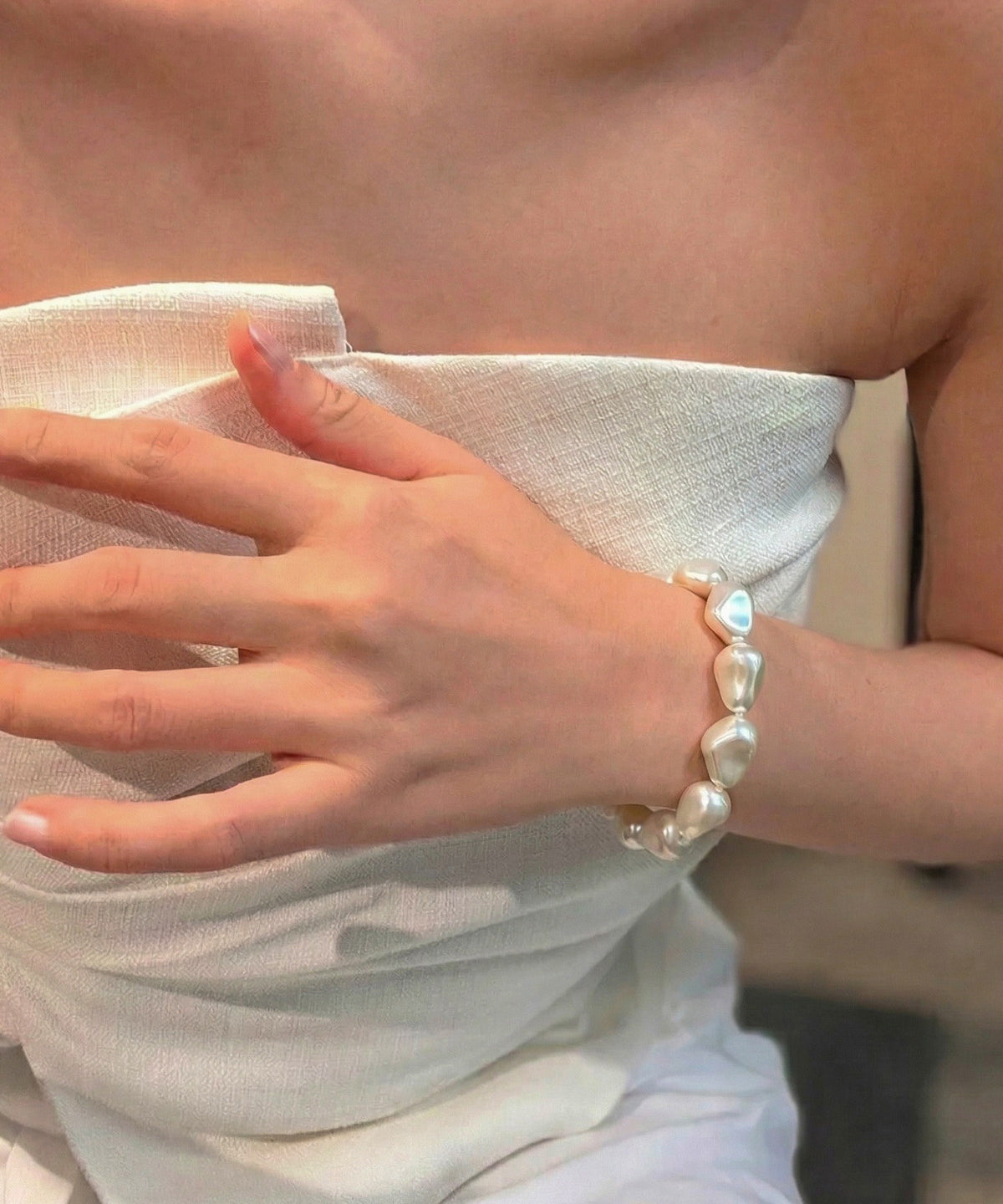Art White Alloy Asymmetrical Pearl Charm Bracelet