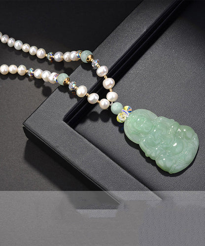 Halskette mit Anhänger aus weißer Jade mit Zirkonia