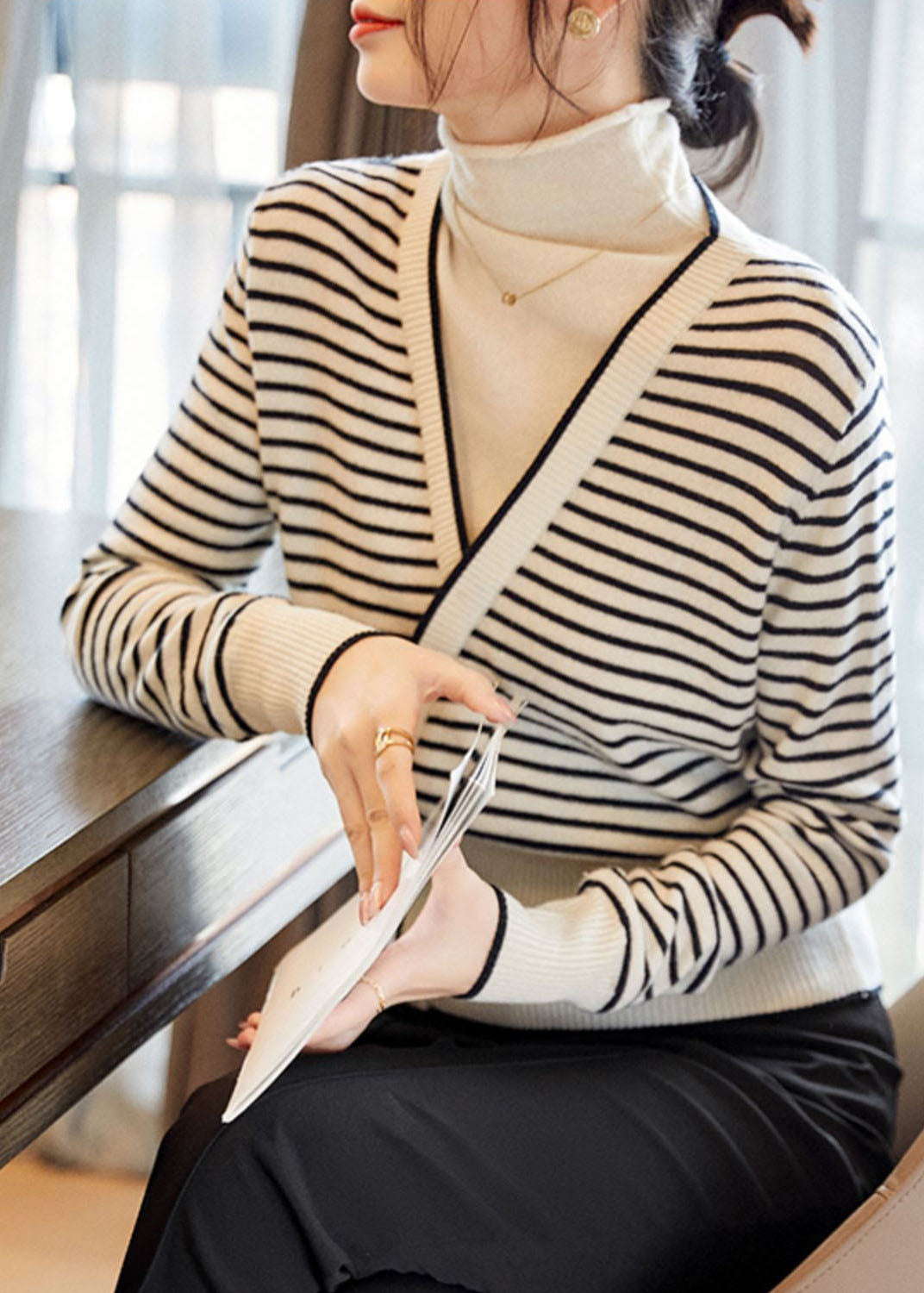 Kunst Weiß Rollkragen Patchwork Gestreiften Stricken Gefälschte Zwei Stück