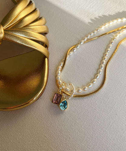 Collar con colgante de gota de agua rosa y cristal de circonita blanca