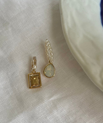 Collar con colgante de gota de agua rosa y cristal de circonita blanca