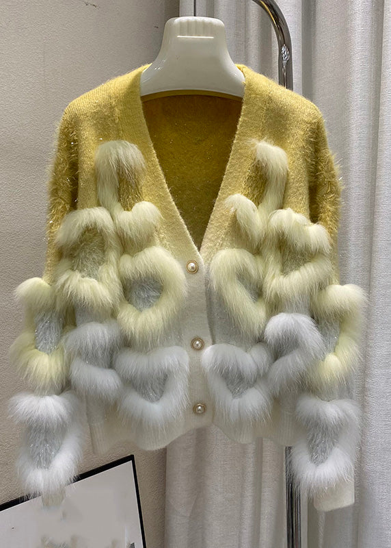 Gelbe Strickjacke mit V-Ausschnitt, Patchwork-Knöpfen und Baumwollstrick, Winter